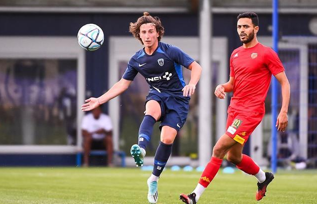  马赛中场控制力占优，控球率超六成压制巴黎  