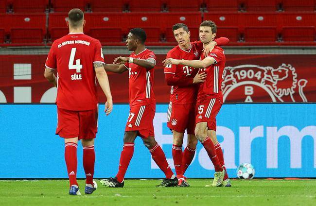  基米希精准长传制导，拜仁边路攻势撕破防线  