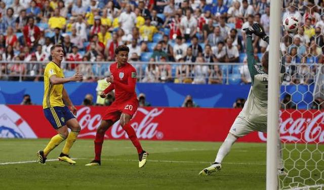  柏林联合高空轰炸奏效，三粒头球奠定胜局惊艳联盟